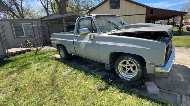Code Compliance officers addressed several nuisance issues in Fort Worth’s Bomber Heights neighborhood during a recent sweep, including junked cars parked on private property. Junked cars on private property were just one type of nuisance addressed during a Code Compliance sweep in Fort Worth’s Bomber Heights neighborhood.